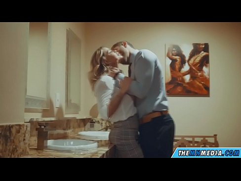 ❤️ کله چې یو ښکلی سپین رنګ تاسو په عامه تشناب کې جذبوي ❤️  په موږ کې٪ ps.porngipfy.ru٪؛ ❌️